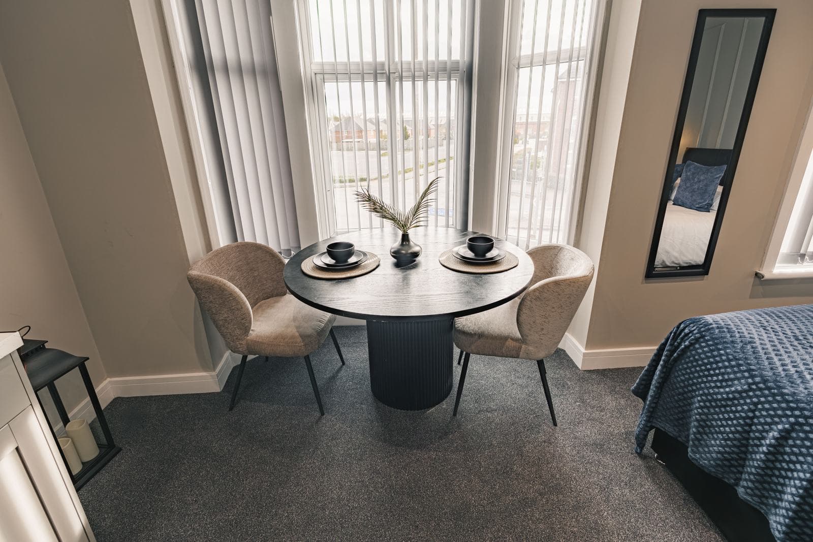Bay window with dining table
