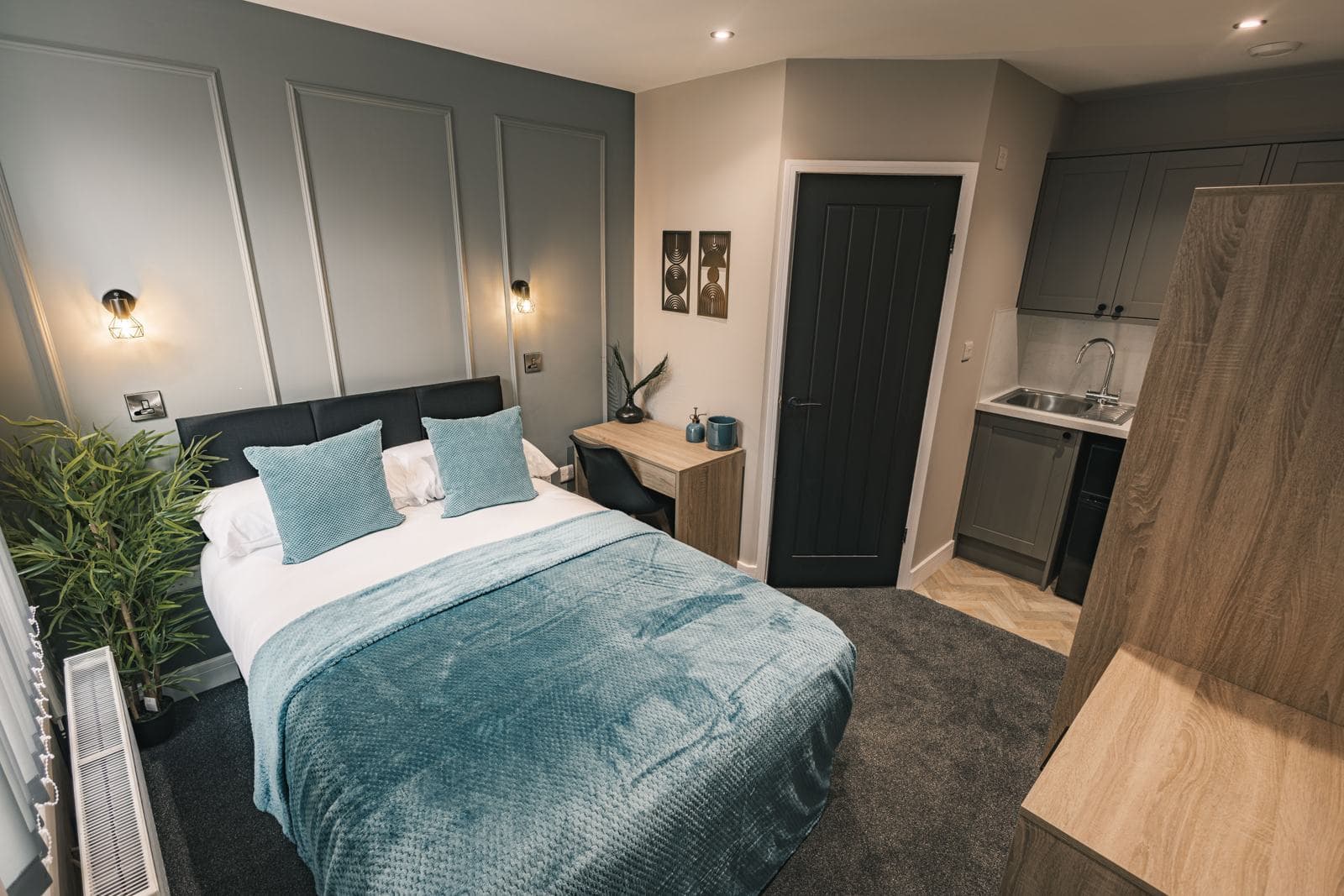 Double bedroom with kitchenette