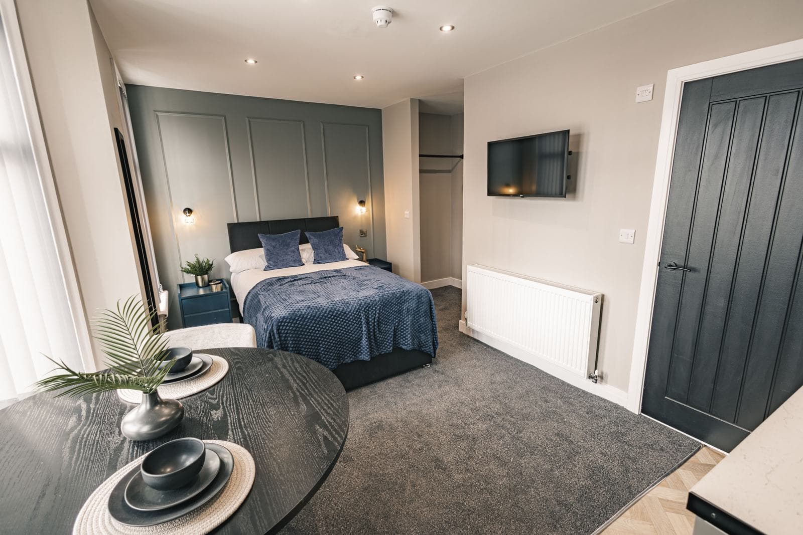 Double bedroom with panelled wall