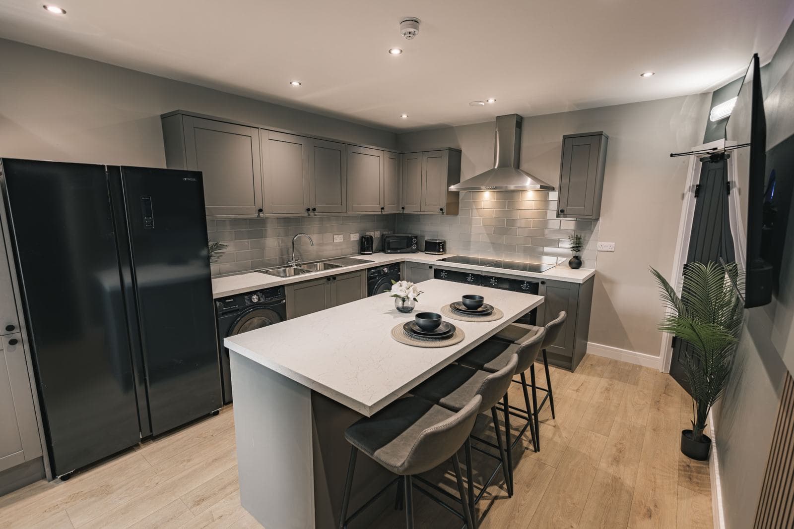Kitchen with breakfast seating